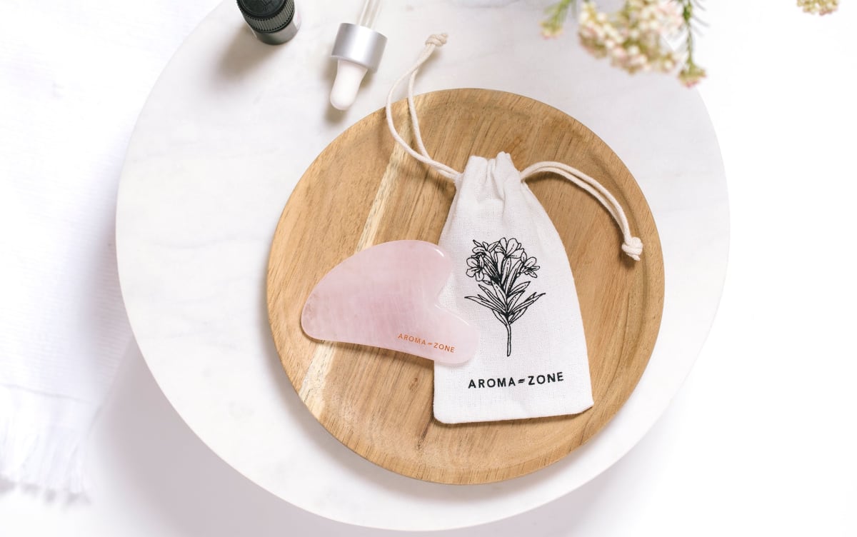 Pink quartz Gua Sha facial accessory - Image 3