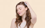 Scalp massage brush for care and relaxation - Aroma Zone - Image 2